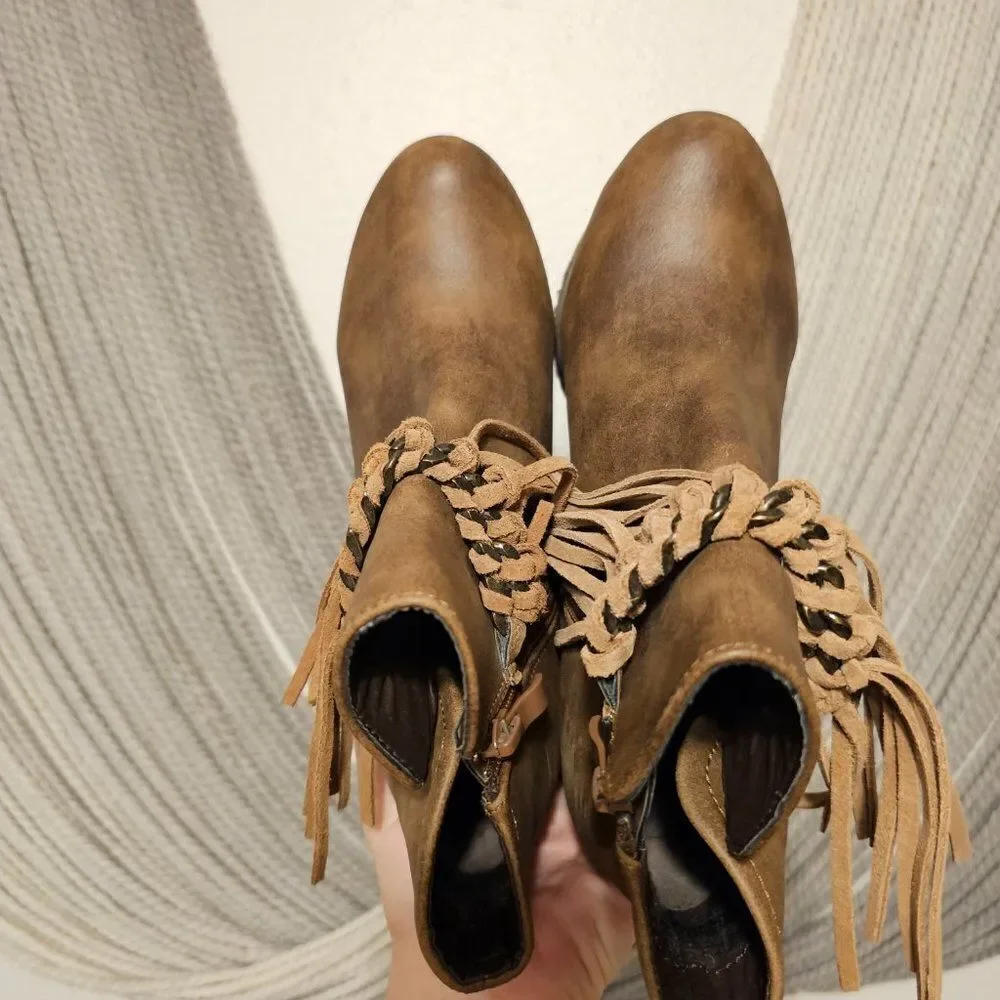 Sbicca Zing Fringe Wedge Bottie Sz 8